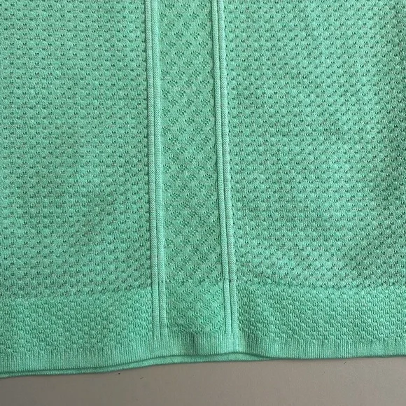 Lululemon’s Swiftly Tech Crew T in lime green (size 6) - Picture 9 of 10